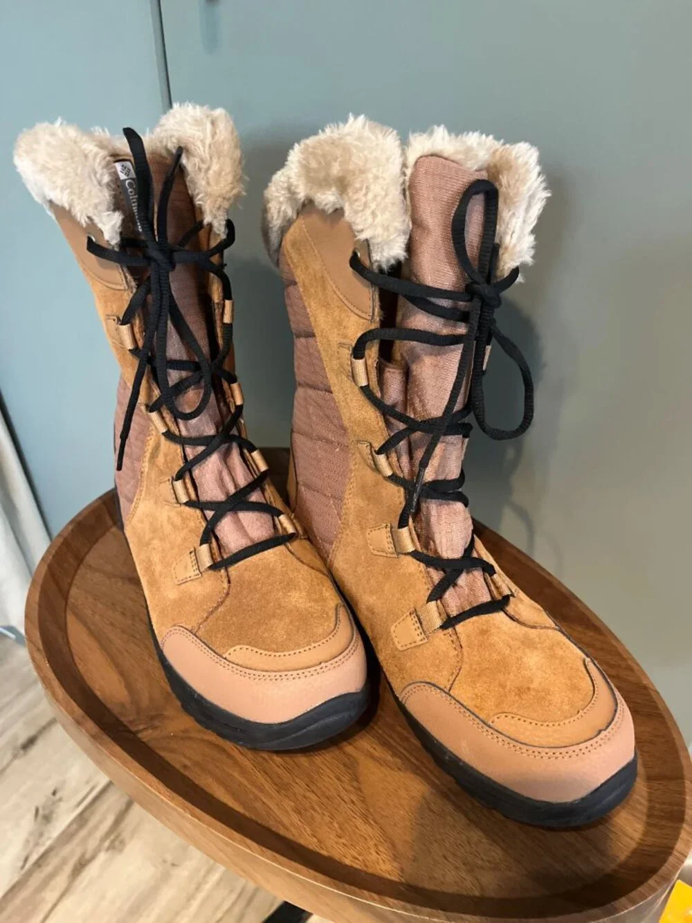 Columbia Women's Snow Boot Waterproof Ice Maiden II Size 11 tan suede, faux fur